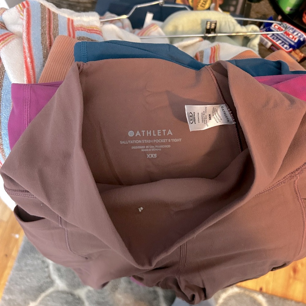 ATHLETA LEGGINGS ADORABLE COLOR